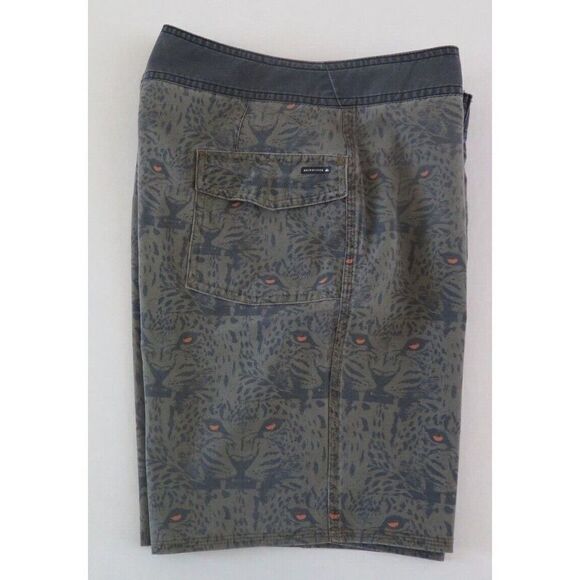Quiksilver AQYBS03548 GZH6 Mens Sz 28 Highline Wildlife Leopard 19" Board Shorts - Picture 4 of 4